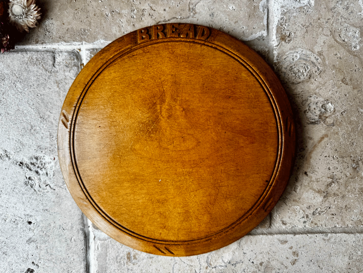antique vintage english wooden treen carved breadboard read motto
