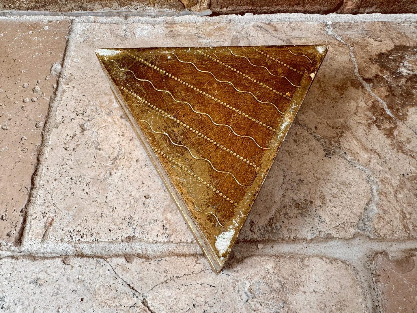 rare antique italian triangle triangular shaped florentine box jewellery trinketsteal red gilded gilt gold