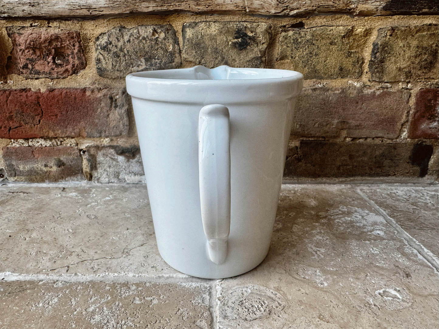 atique 1920s extra large plain white ironstone measuring jug 1500 gr black typography