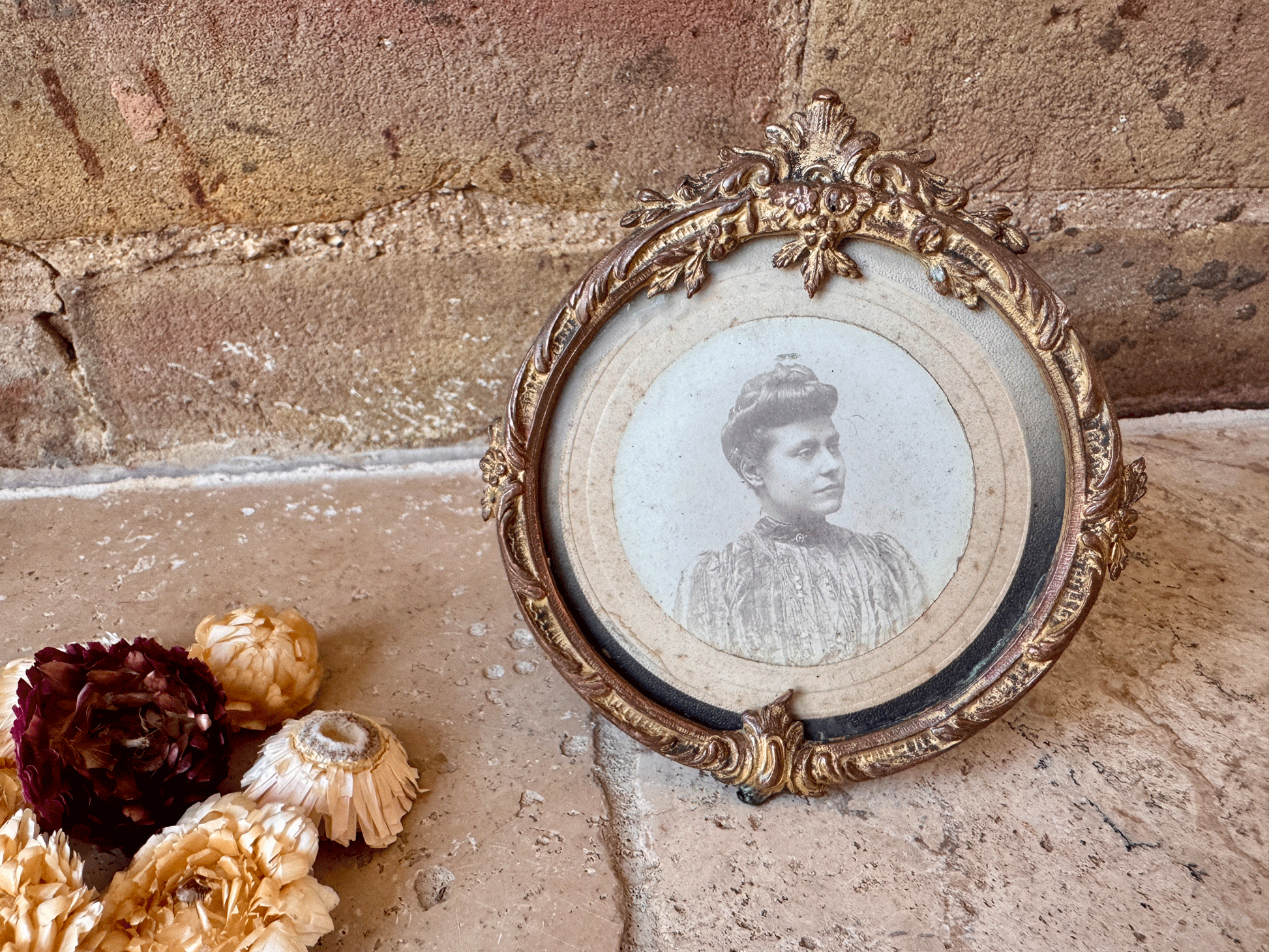 antique french photo picture frame brass ormolu decorative swag banner border