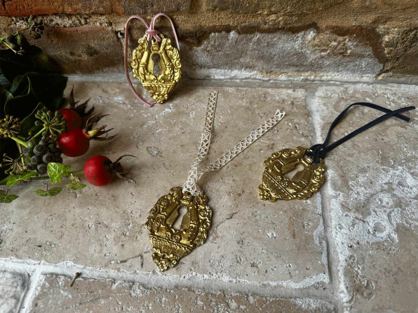 antique rench ormolu brass chateau escutcheon decoration vintage english ribbon lace