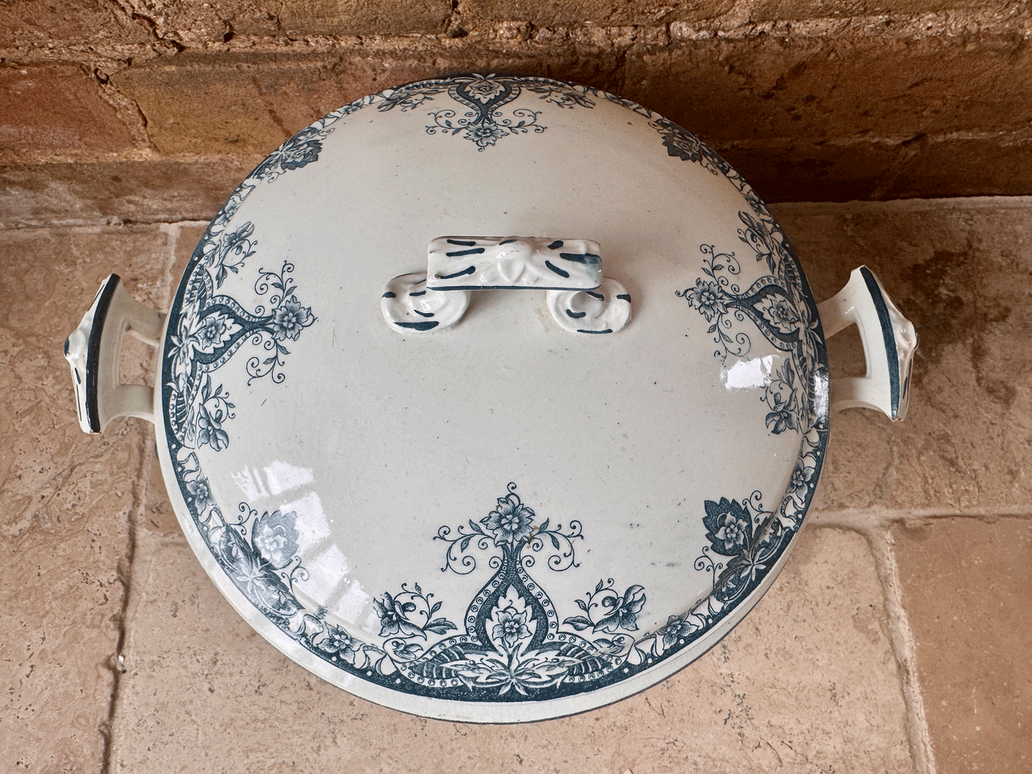 antiqe french large raised footed teal transferware terre de fer ironstone soupiere tureen buttery stained clairefnotaine lg medicis