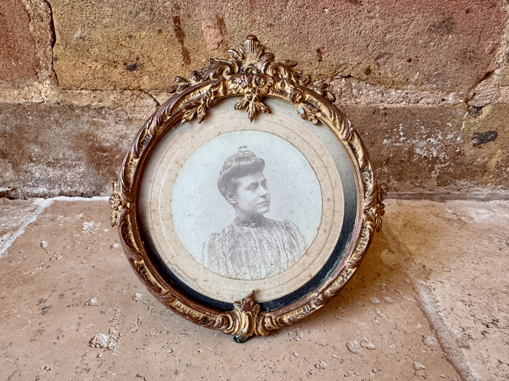antique french photo picture frame brass ormolu decorative swag banner border