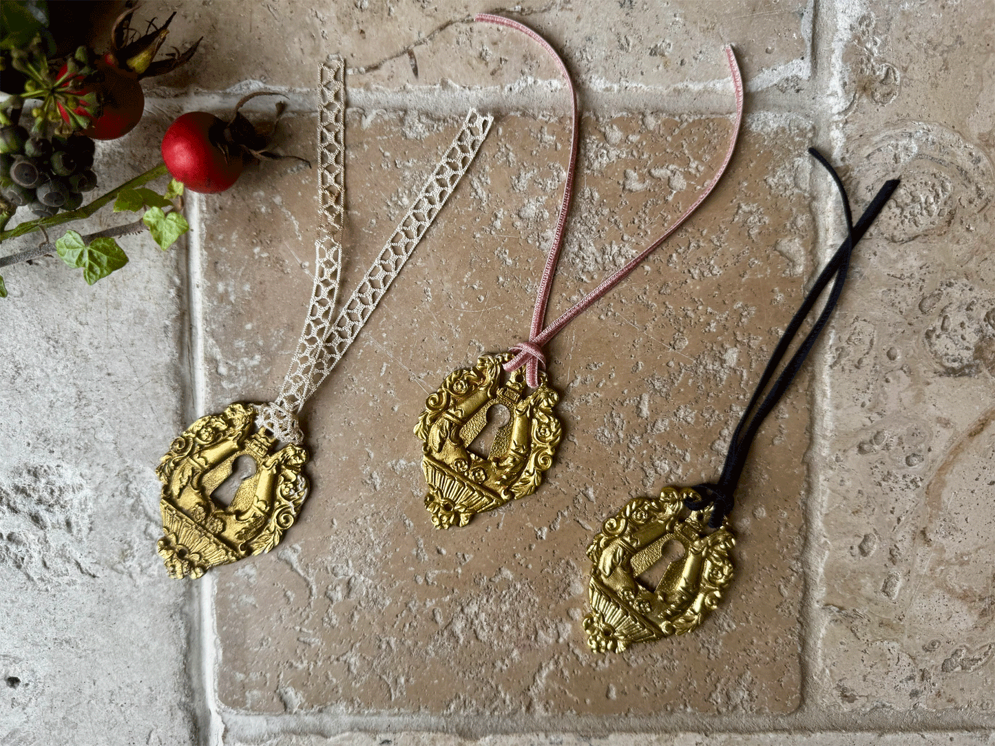 antique french ormolu brass chateau escutcheon decoration vintage english ribbon lace