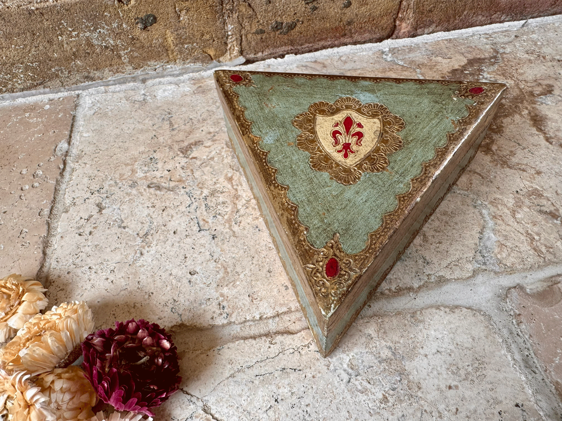 rare antique italian triangle triangular shaped florentine box jewellery trinketsteal red gilded gilt gold