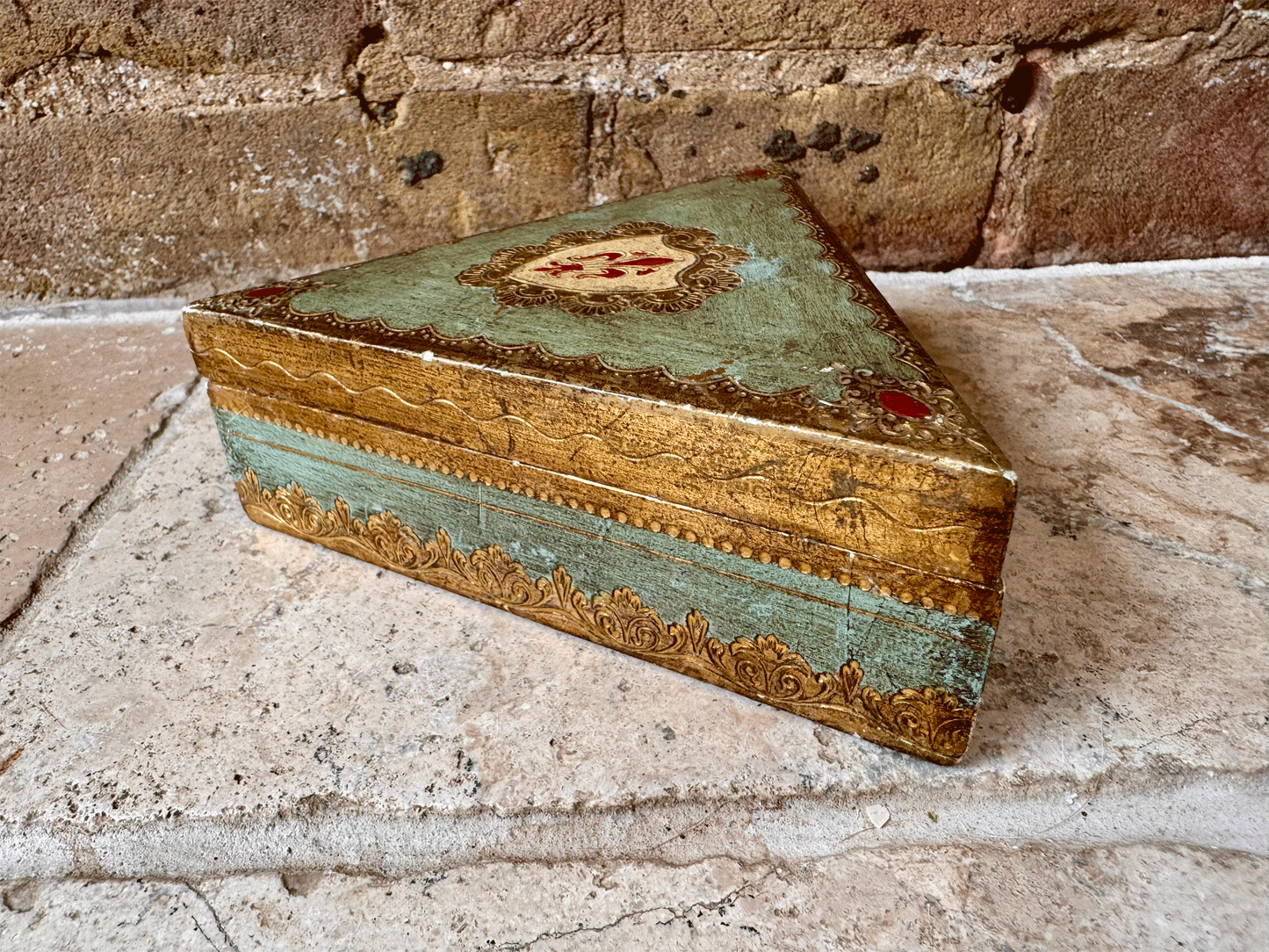 rare antique italian triangle triangular shaped florentine box jewellery trinketsteal red gilded gilt gold