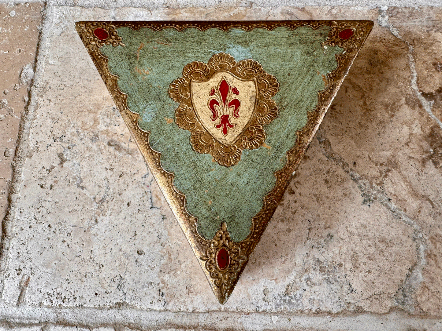 rare antique italian triangle triangular shaped florentine box jewellery trinketsteal red gilded gilt gold