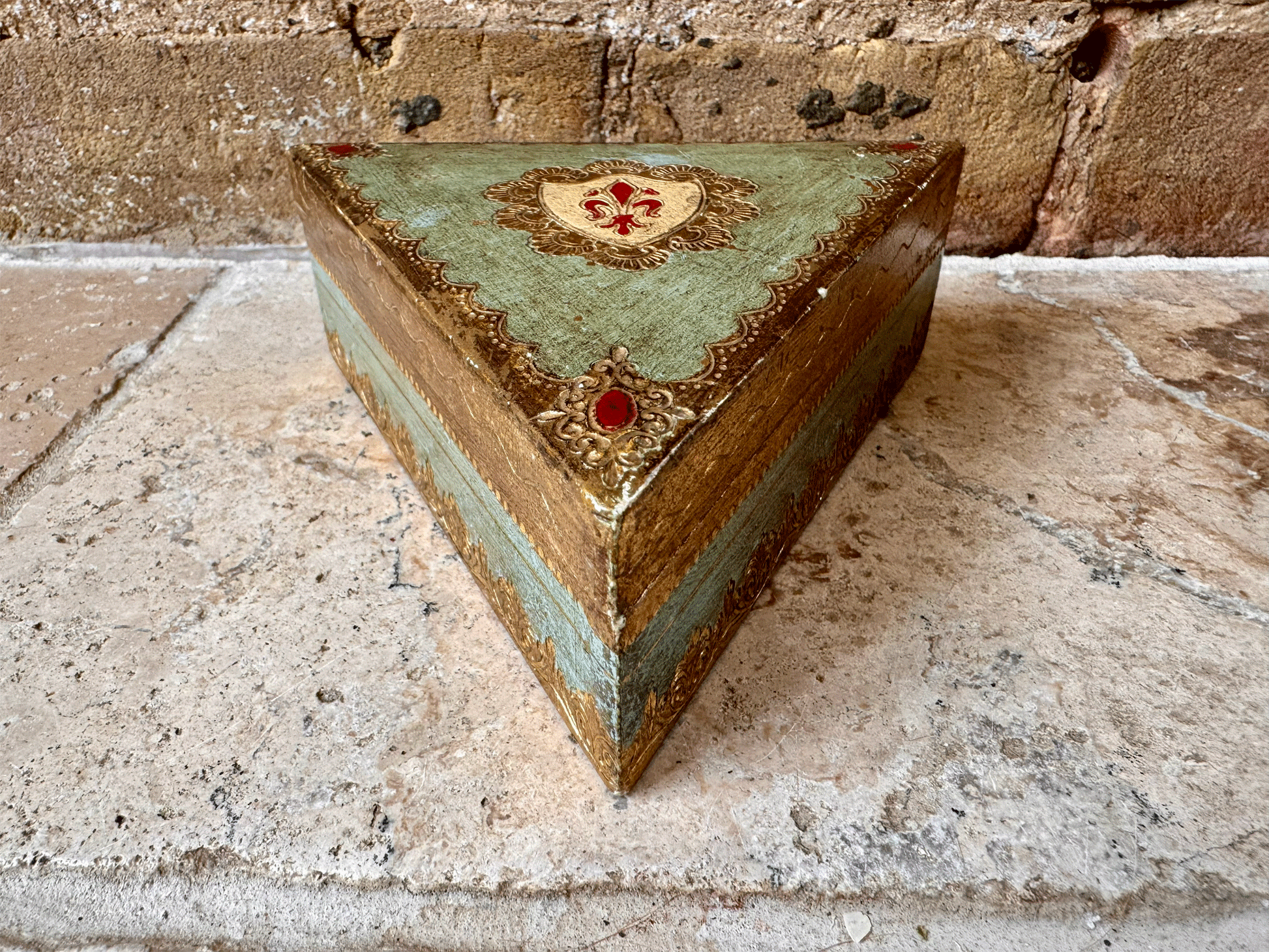 rare antique italian triangle triangular shaped florentine box jewellery trinketsteal red gilded gilt gold