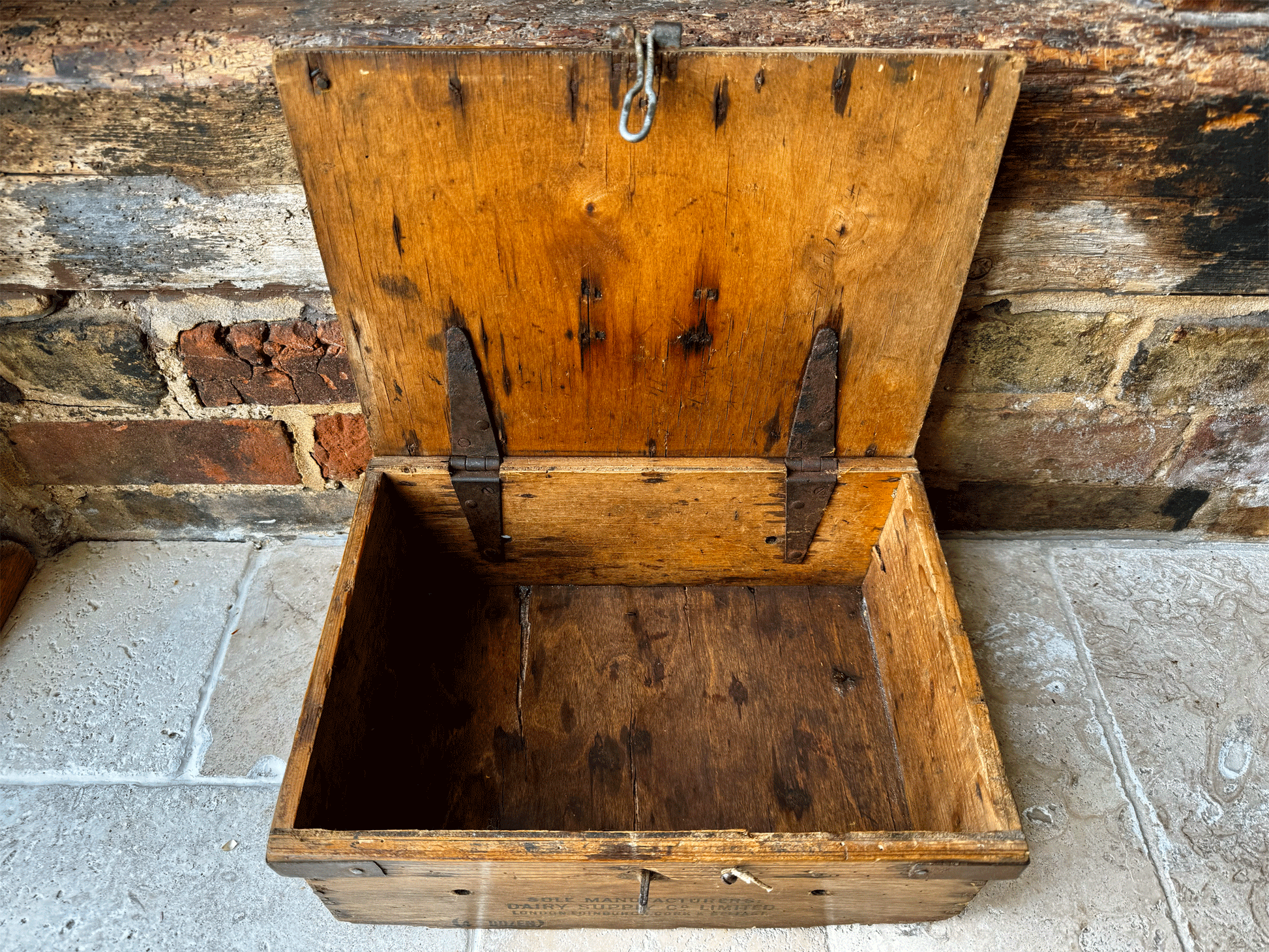 rare antique english dairy supply co limited wooden aerolite egg carrier travelling egg box