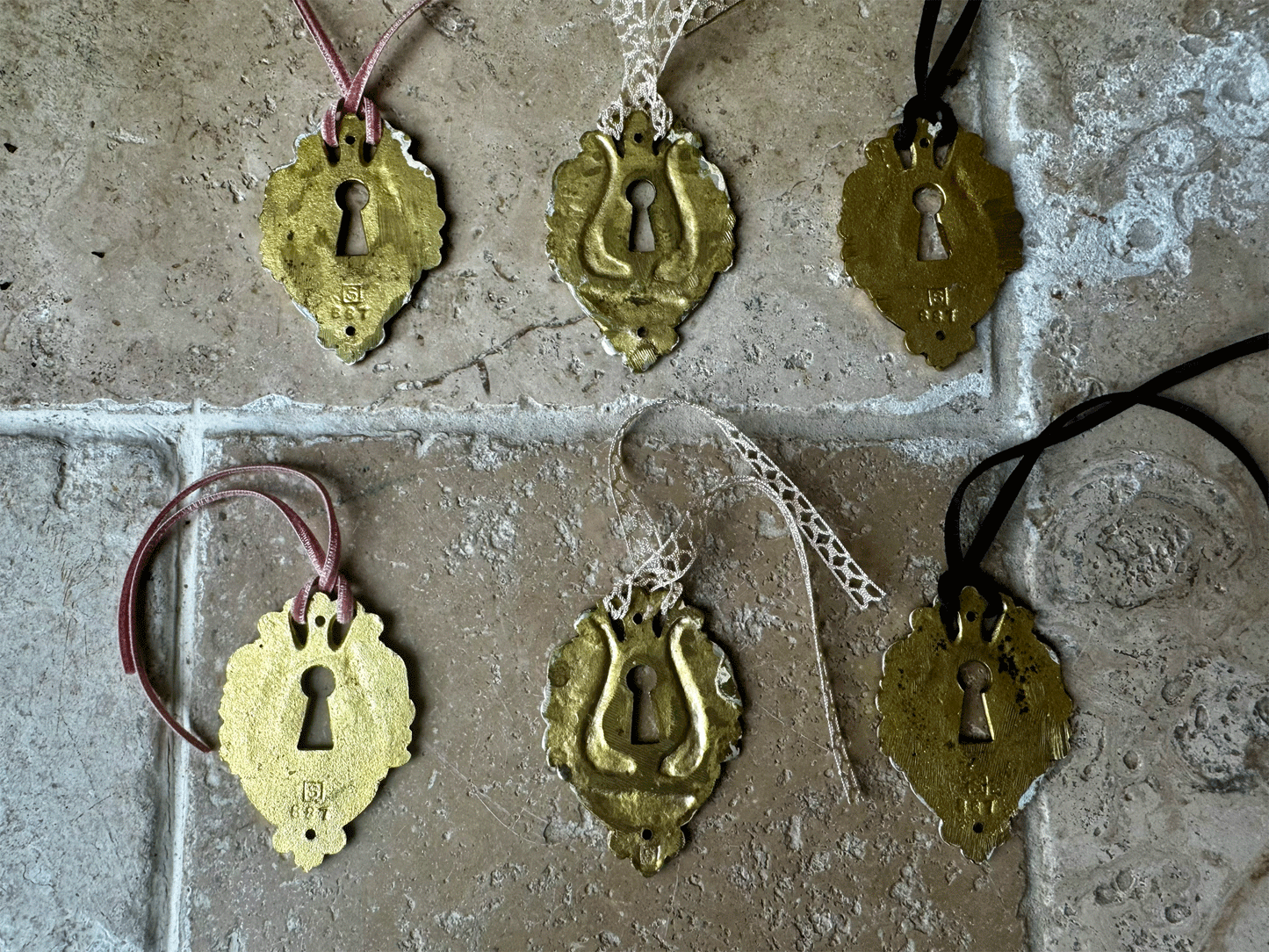 antique french ormolu brass chateau escutcheon decoration vintage english ribbon lace