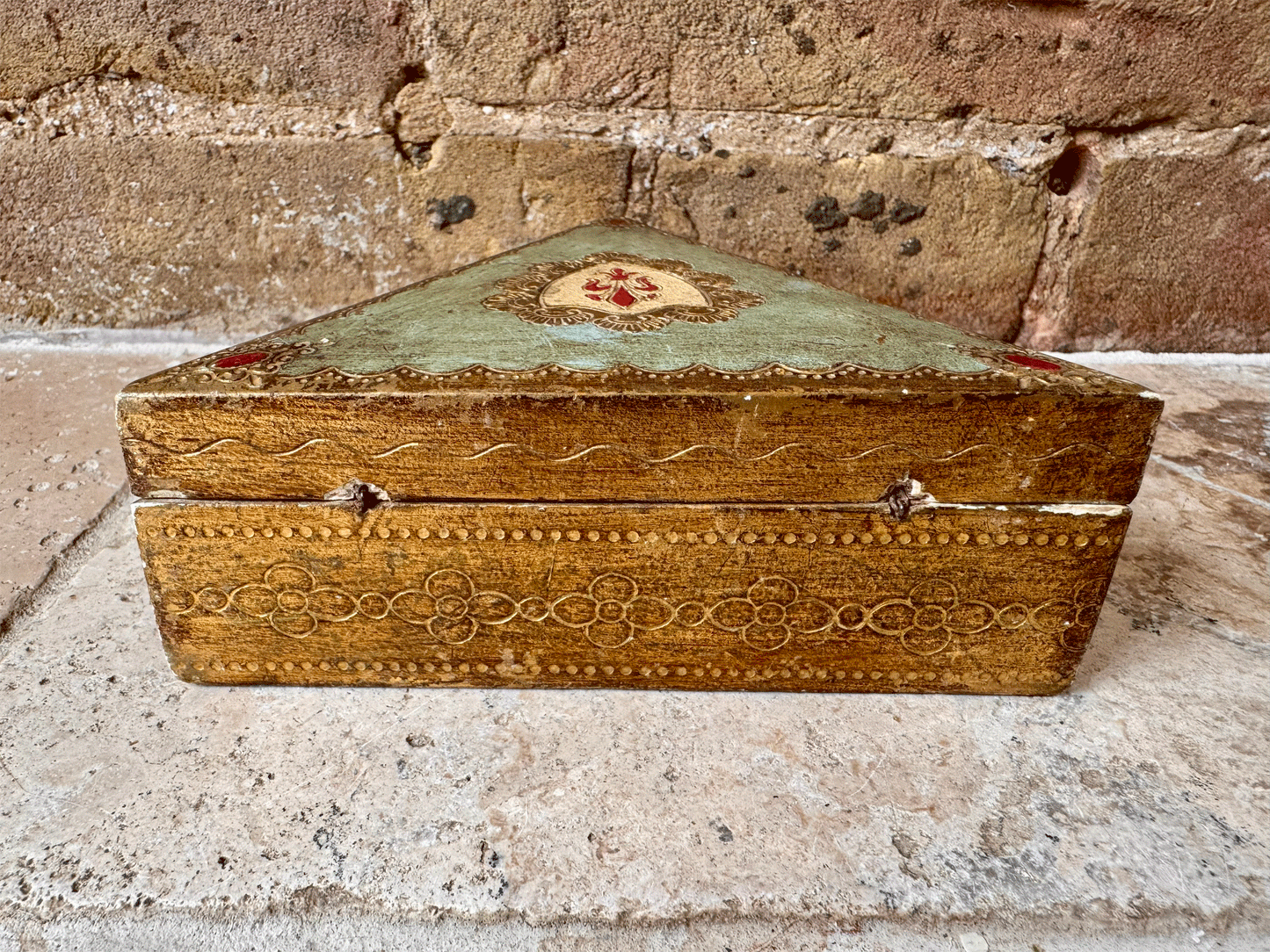 rare antique italian triangle triangular shaped florentine box jewellery trinketsteal red gilded gilt gold