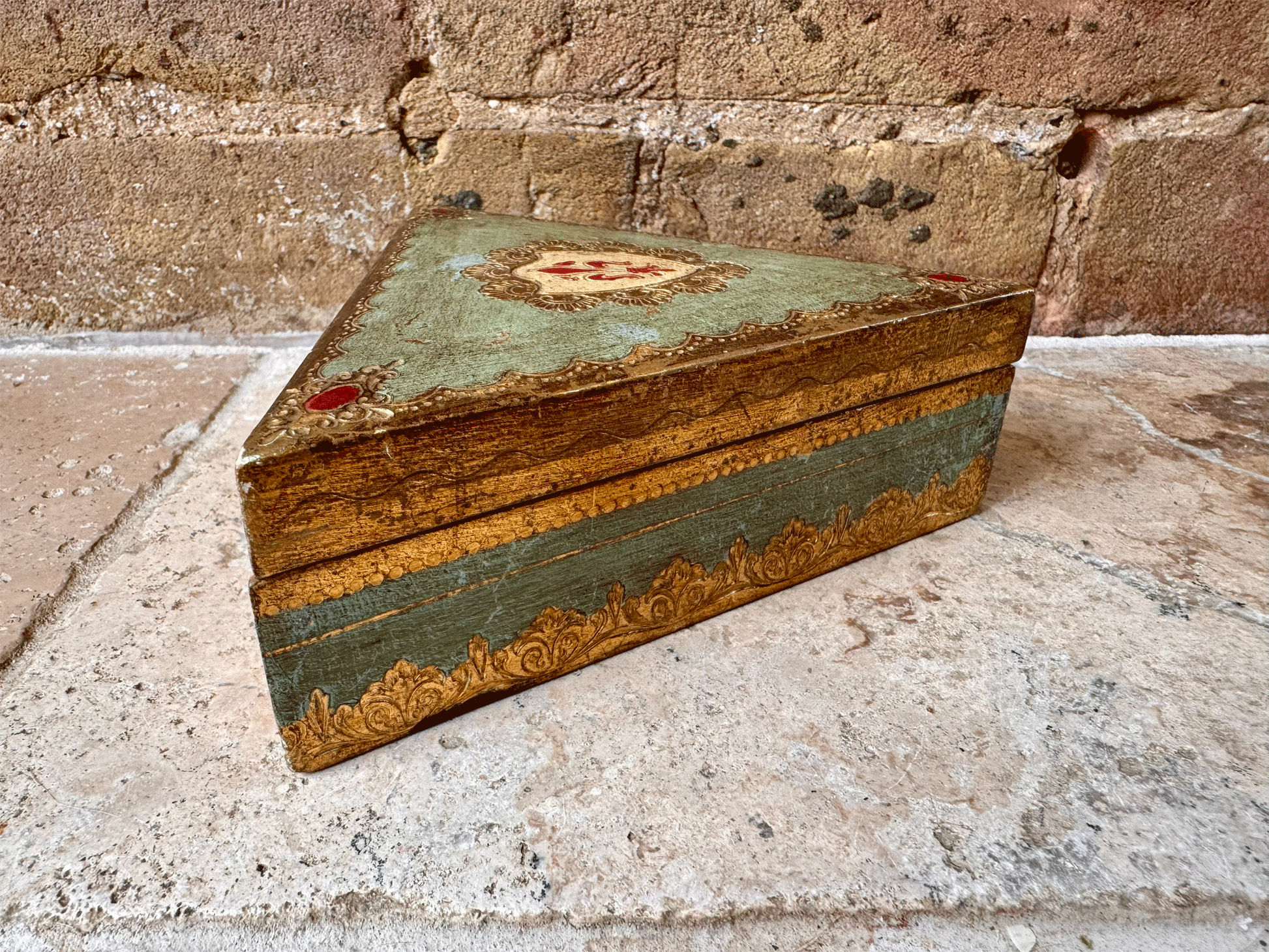 rare antique italian triangle triangular shaped florentine box jewellery trinketsteal red gilded gilt gold