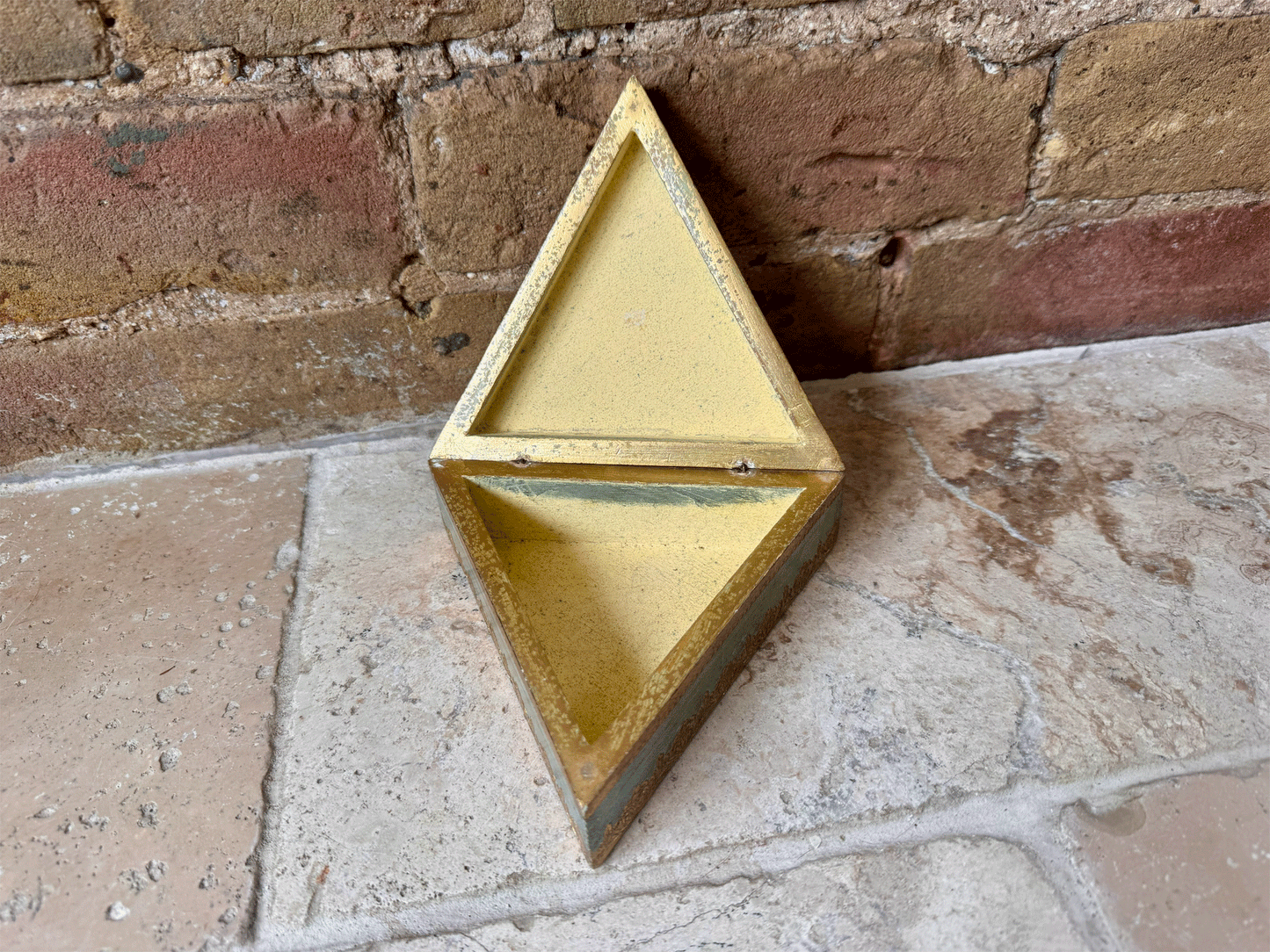 rare antique italian triangle triangular shaped florentine box jewellery trinketsteal red gilded gilt gold