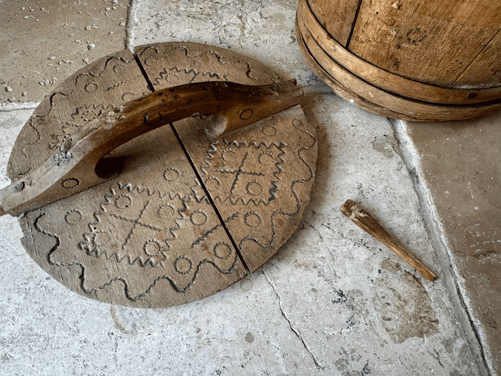 rare antique 19th century swedish folk art treen wooden carved butter box tub geometric design