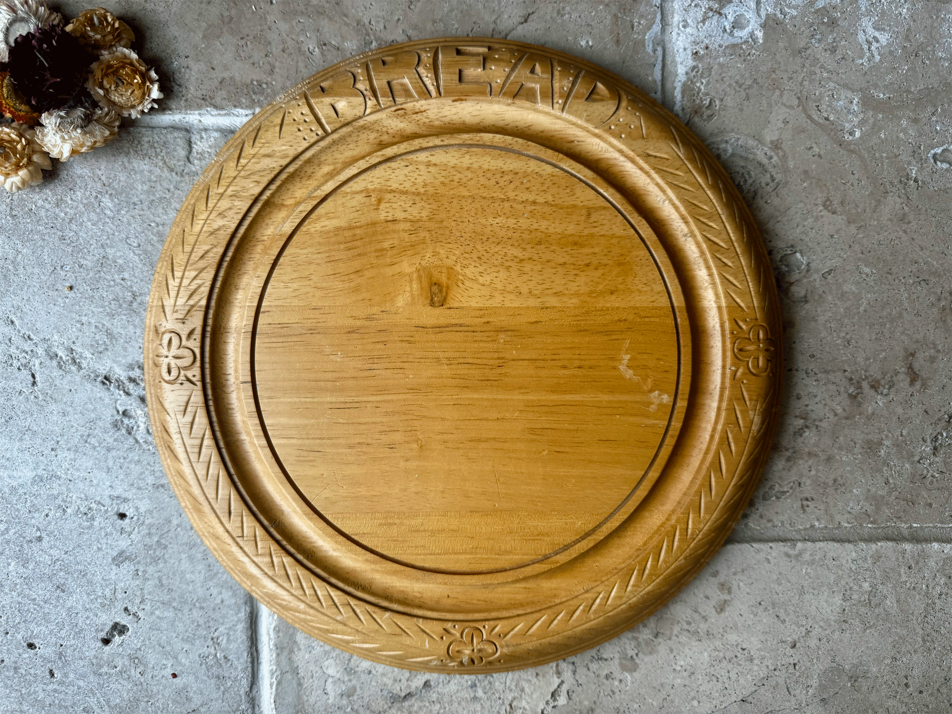 vintage carved english wooden treen breadboard bread motto