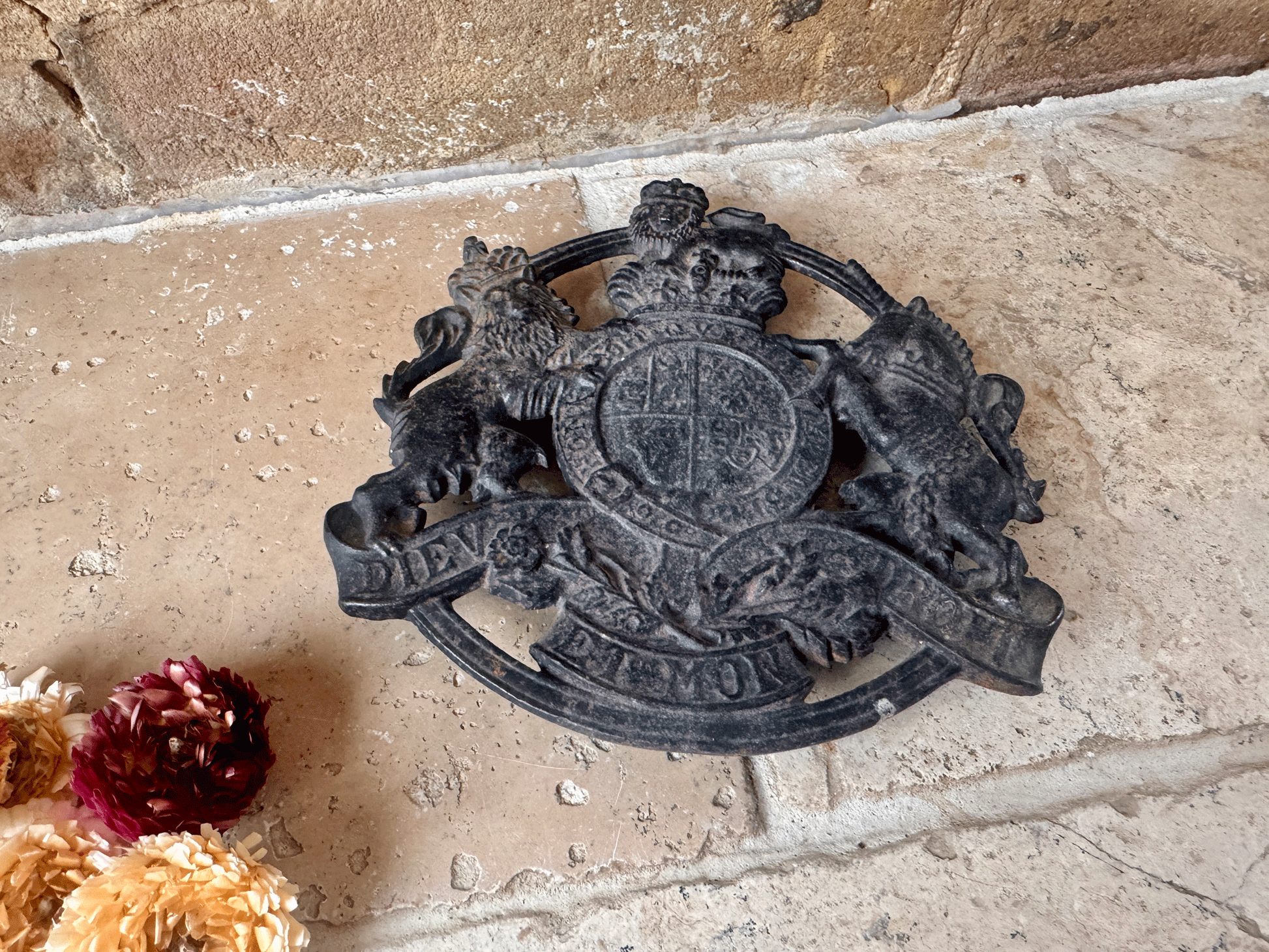 vintage cast iron pot stand kings arms trivet royal coat arms