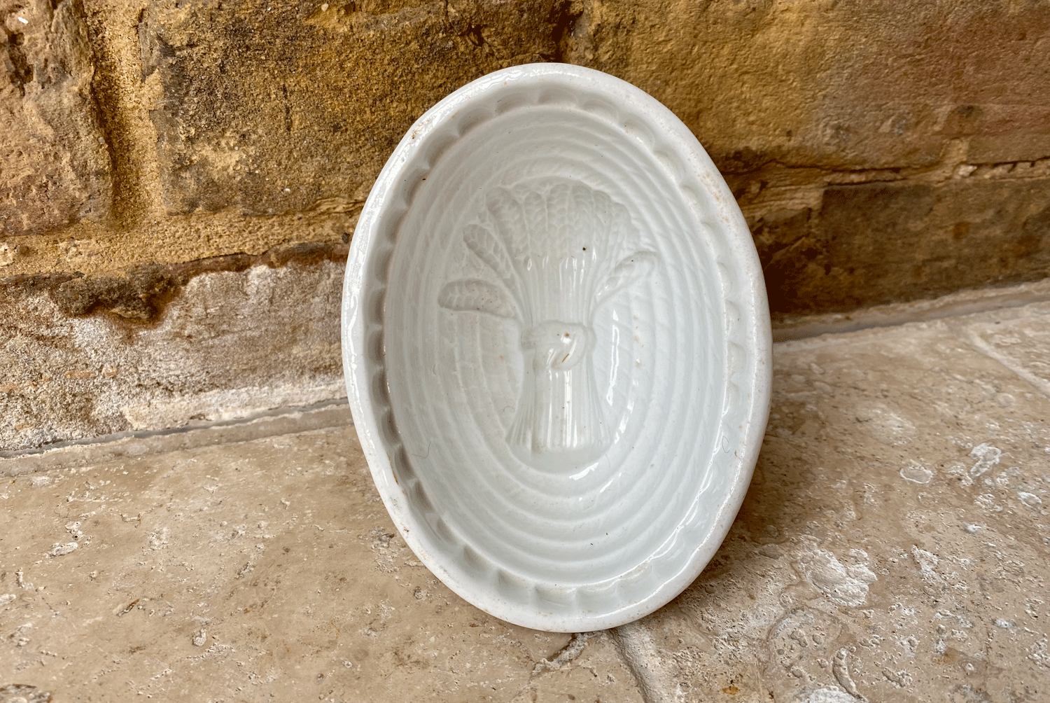 antique early 29th century white ironstone jelly mould wheatsheaf pattern shape decoration